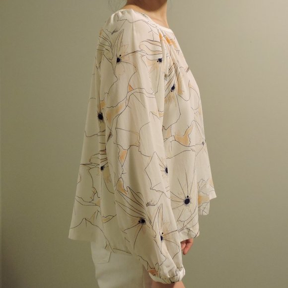 Club Monaco Silk Blouse with Balloon Sleeves & Floral Design, P/S - Picture 6 of 7